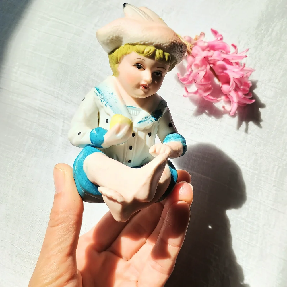 🌺 COQUETTE CORE🌺 VTG little boy blue Piano Baby, 1940s bisque porcelain figure